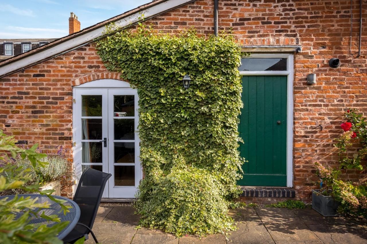 St Johns House Lichfield Bed & Breakfast Exterior photo